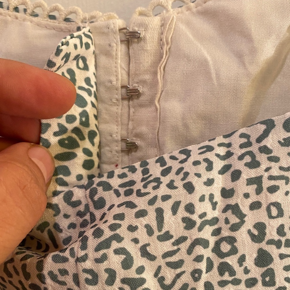 Lush White and Green Patterned Fabric - Picture 8 of 13